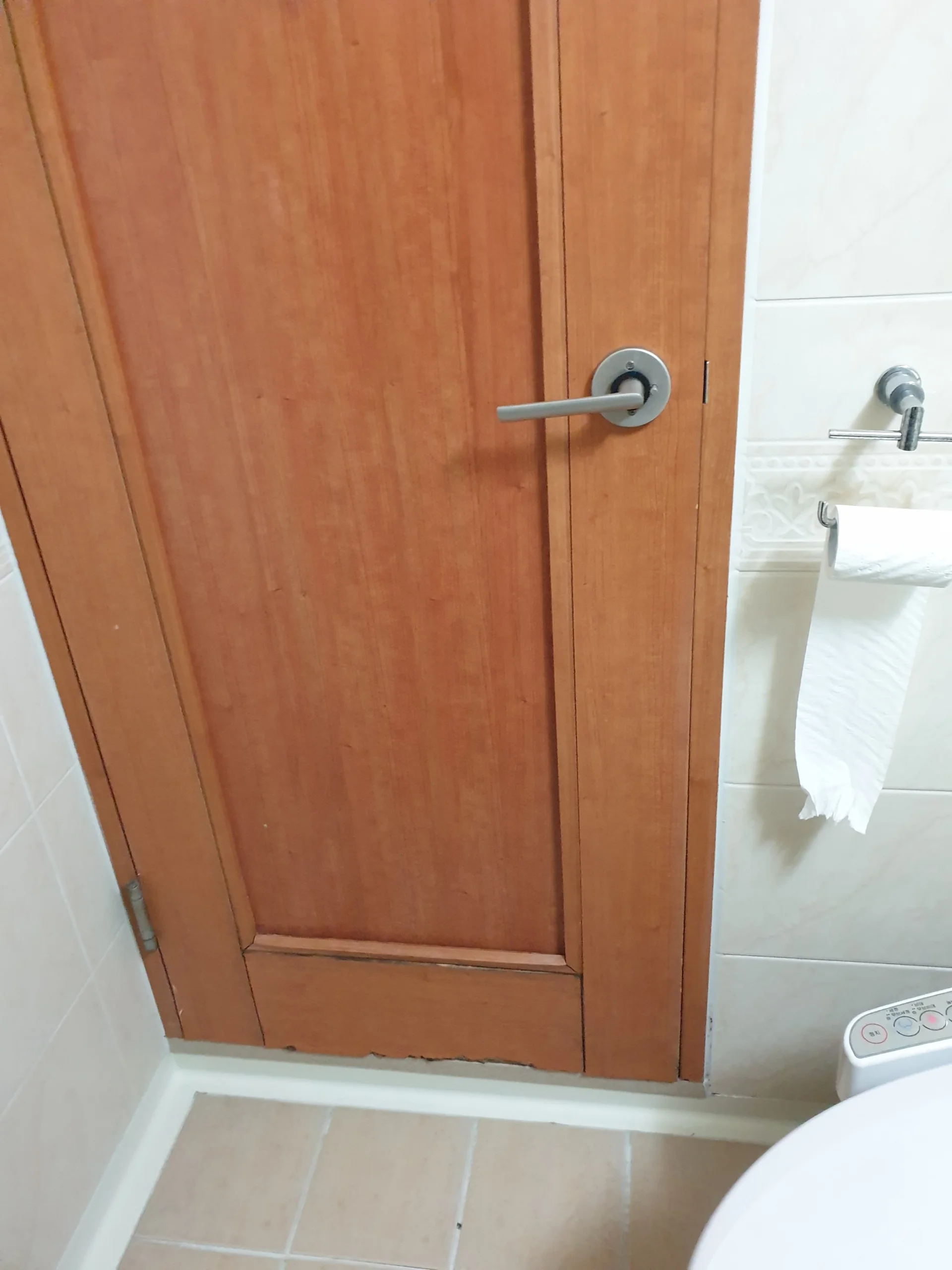 복원 전 손상된 문