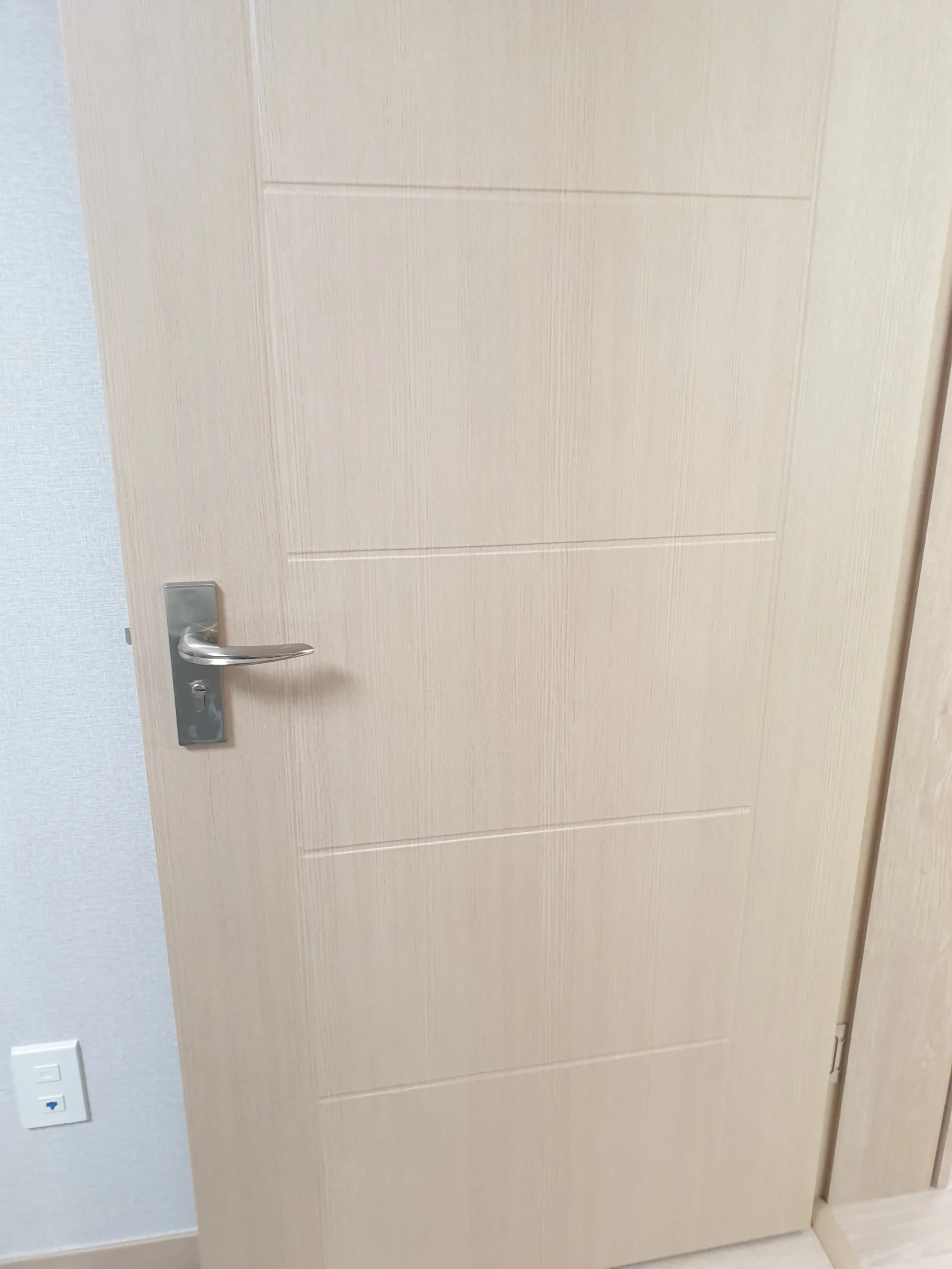 방문 얼룩 제거 수리 현장 복원 후