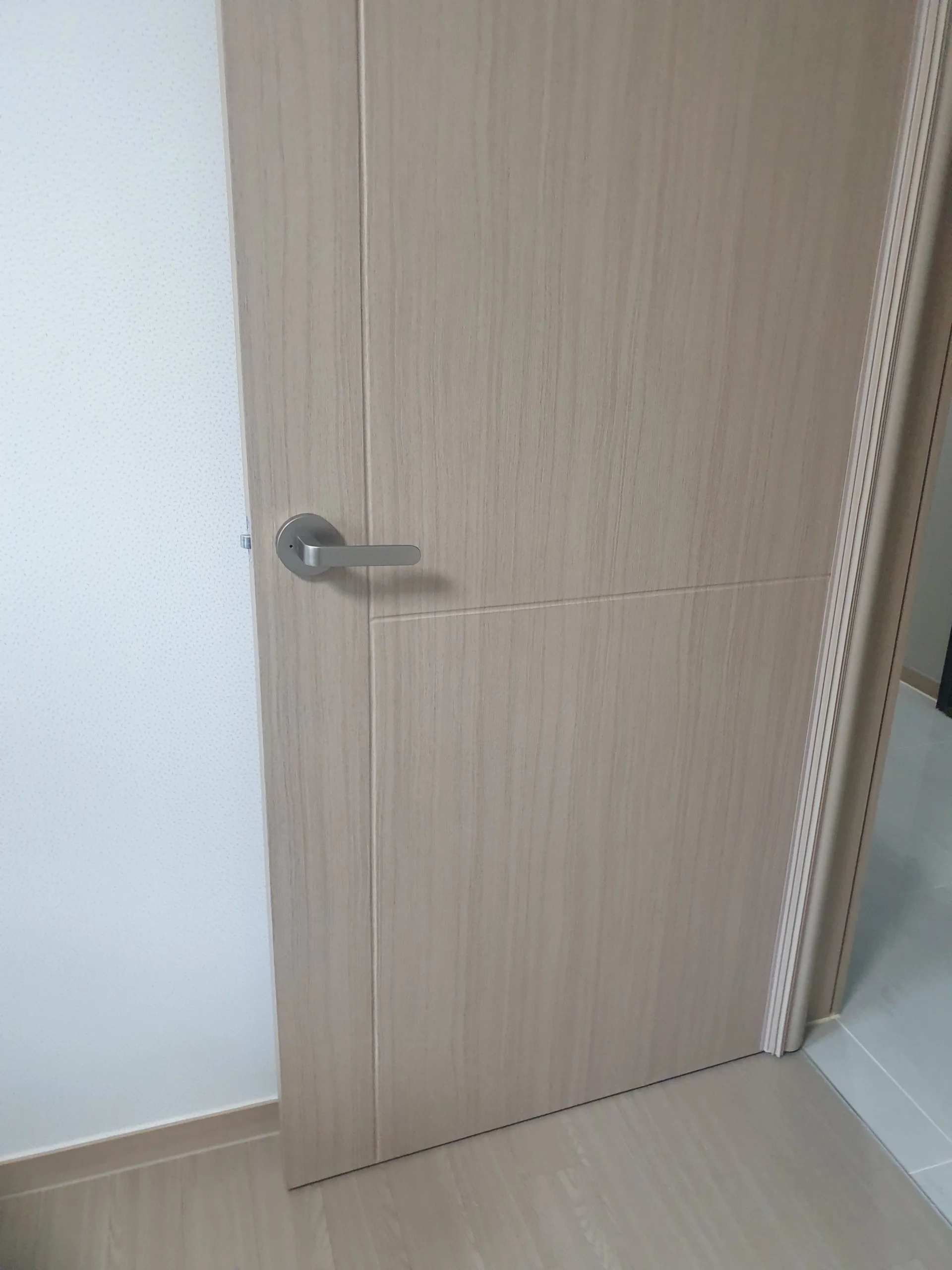 문 구멍 충전 복원 현장 복원 후