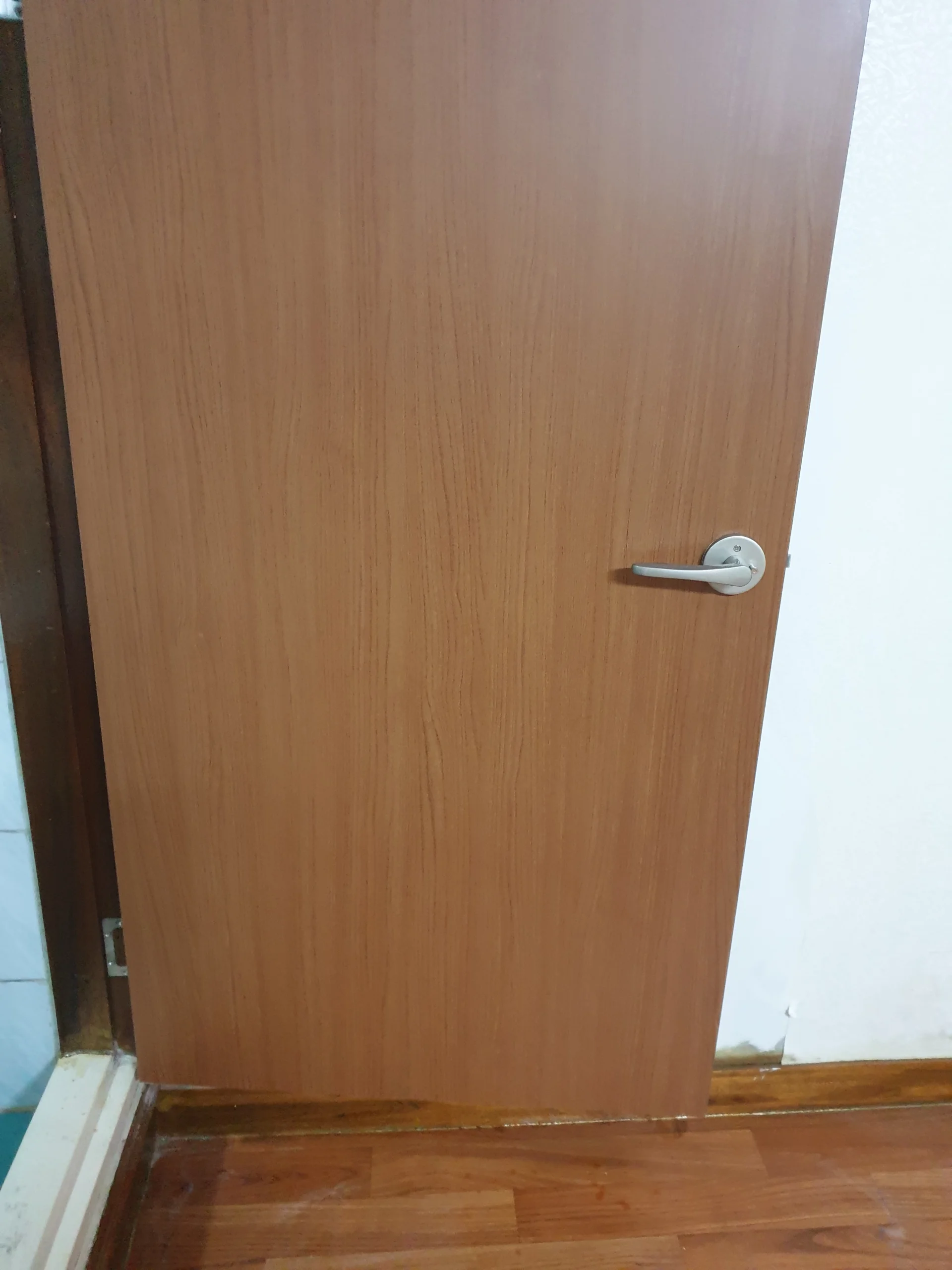 문 표면 자국 복원 현장 복원 후